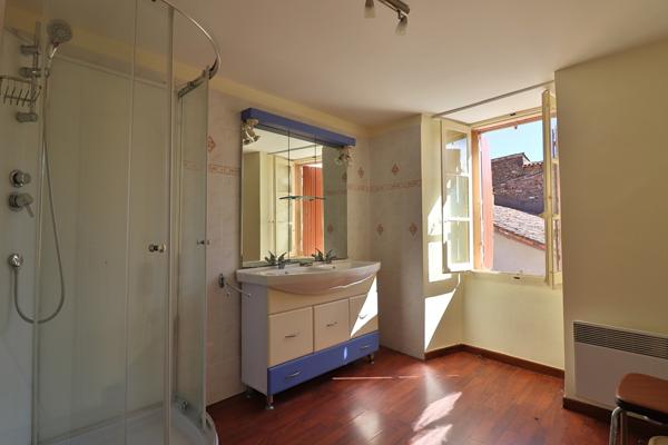 Maison de village-2 chambres- véranda - garage