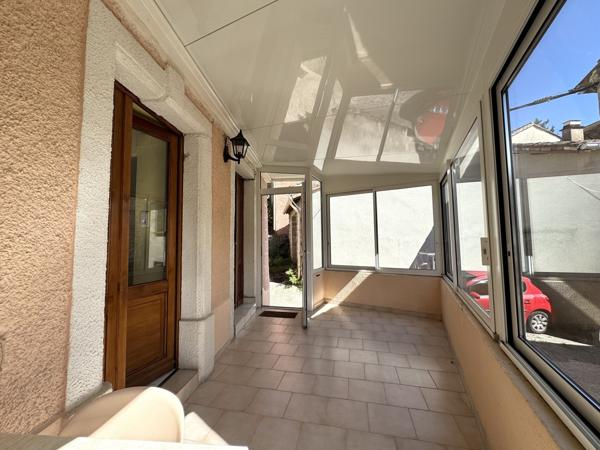 Maison de village-2 chambres- véranda - garage