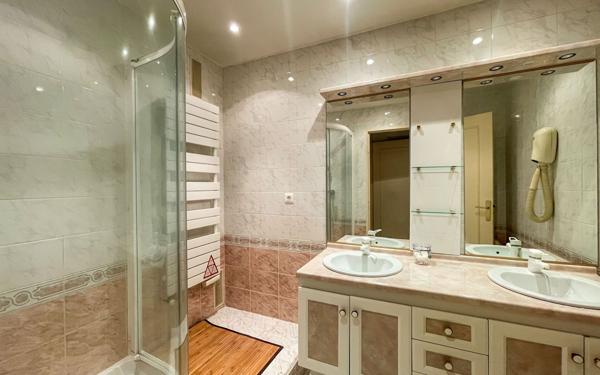 Appartement à louer    3 pièces • 81,41 m2 Cannes