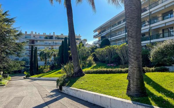 Appartement à louer    3 pièces • 81,41 m2 Cannes