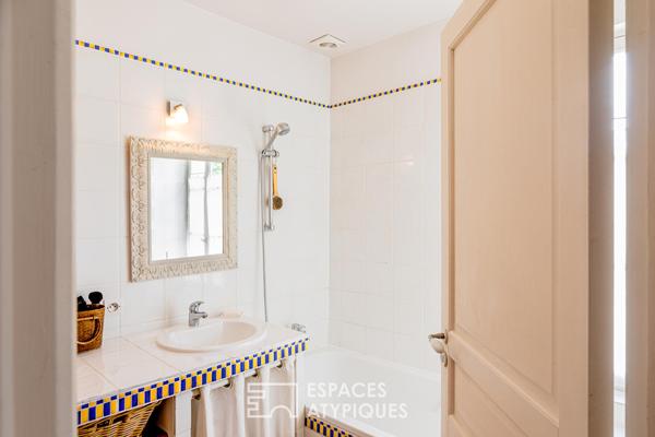 Maison de Charme en Pierre avec Atelier et Jardin bordé par un ru