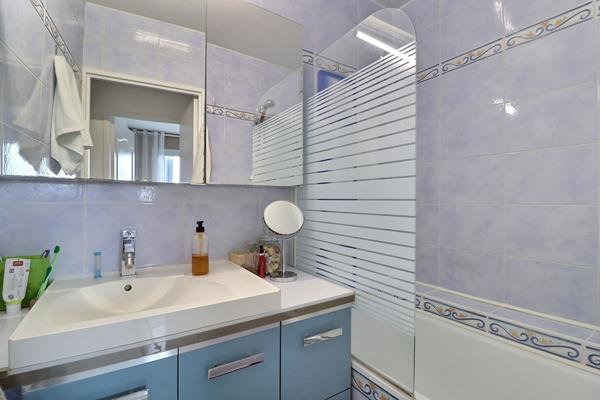 Appartement 4 pièce(s) 75.05 m2+ CAVE+ PLACE DE PARKING