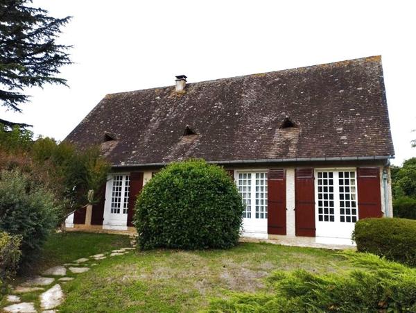 Mussidan (24400) Maison T5 avec sous-sol. A pied du centre ville.