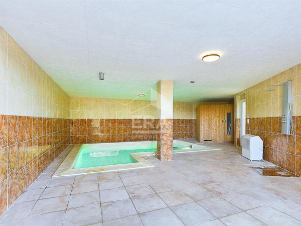 Belle Villa avec Piscine Intérieure et Sauna à Cardaillac-Layoule