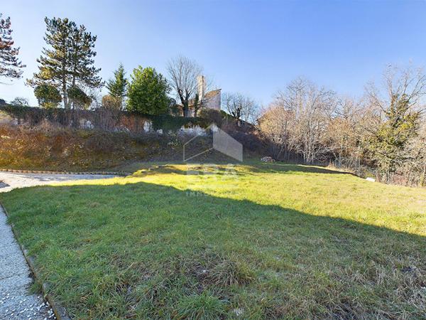 Belle Villa avec Piscine Intérieure et Sauna à Cardaillac-Layoule