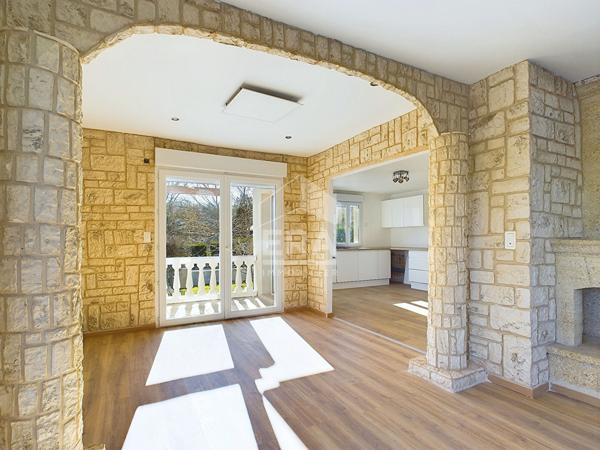 Belle Villa avec Piscine Intérieure et Sauna à Cardaillac-Layoule