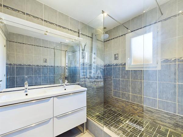 Belle Villa avec Piscine Intérieure et Sauna à Cardaillac-Layoule