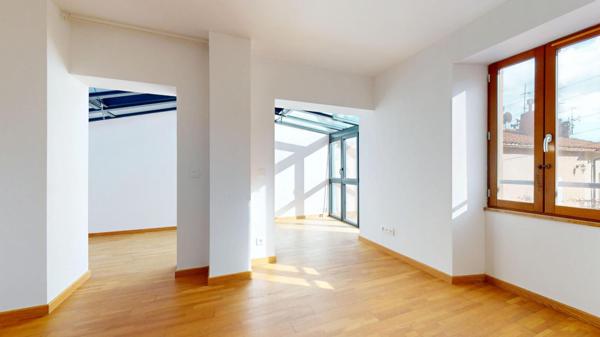 MAISON 3 FACES AVEC TERRASSES ET JARDIN
