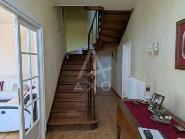 Entre Saint-Jean-dAngély et Aulnay  Élégante Maison de Maître avec Extension Contemporaine