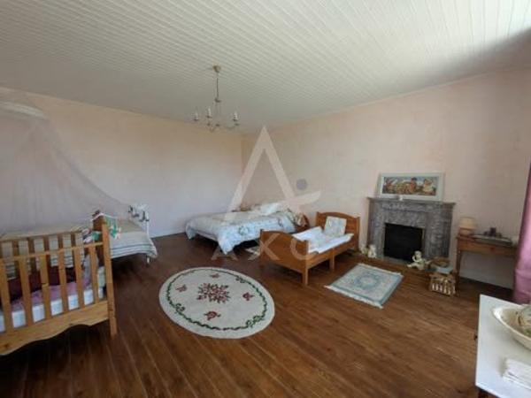 Entre Saint-Jean-dAngély et Aulnay  Élégante Maison de Maître avec Extension Contemporaine