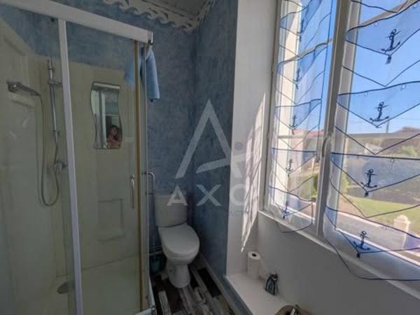 Entre Saint-Jean-dAngély et Aulnay  Élégante Maison de Maître avec Extension Contemporaine