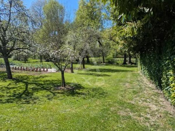 Entre Saint-Jean-dAngély et Aulnay  Élégante Maison de Maître avec Extension Contemporaine