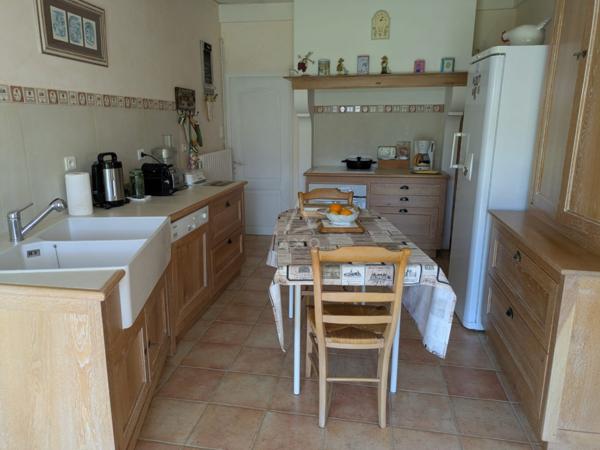 Entre Saint-Jean-dAngély et Aulnay  Élégante Maison de Maître avec Extension Contemporaine