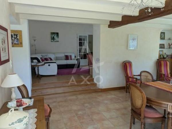 Entre Saint-Jean-dAngély et Aulnay  Élégante Maison de Maître avec Extension Contemporaine