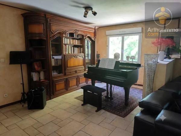Location                                                      Maison
                        
                     6 pièces                      223 m2                     à Beaugency