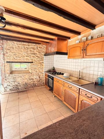 Maison en pierre 105m², 3 chambres sur 1 hectare de terrain + 3ha de terrain indépendants supplémentaires 78 000 €