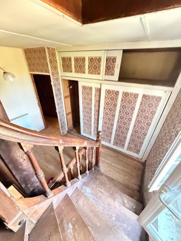 Maison en pierre 105m², 3 chambres sur 1 hectare de terrain + 3ha de terrain indépendants supplémentaires 78 000 €