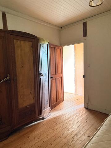Maison en pierre 105m², 3 chambres sur 1 hectare de terrain + 3ha de terrain indépendants supplémentaires 78 000 €