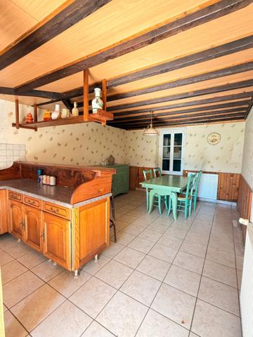 Maison en pierre 105m², 3 chambres sur 1 hectare de terrain + 3ha de terrain indépendants supplémentaires 78 000 €