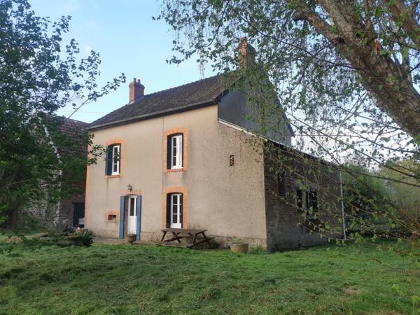 Maison en pierre 105m², 3 chambres sur 1 hectare de terrain + 3ha de terrain indépendants supplémentaires 78 000 €