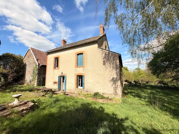 Maison en pierre 105m², 3 chambres sur 1 hectare de terrain + 3ha de terrain indépendants supplémentaires 78 000 €