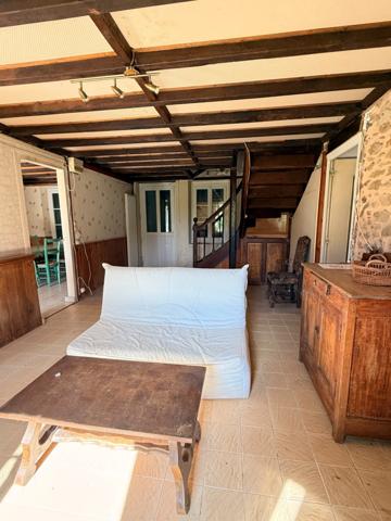 Maison en pierre 105m², 3 chambres sur 1 hectare de terrain + 3ha de terrain indépendants supplémentaires 78 000 €