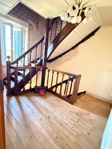 Maison en pierre 105m², 3 chambres sur 1 hectare de terrain + 3ha de terrain indépendants supplémentaires 78 000 €