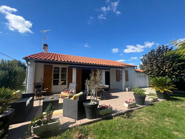 MAISON PLAIN PIED PROCHE MER AVEC GRAND TERRAIN