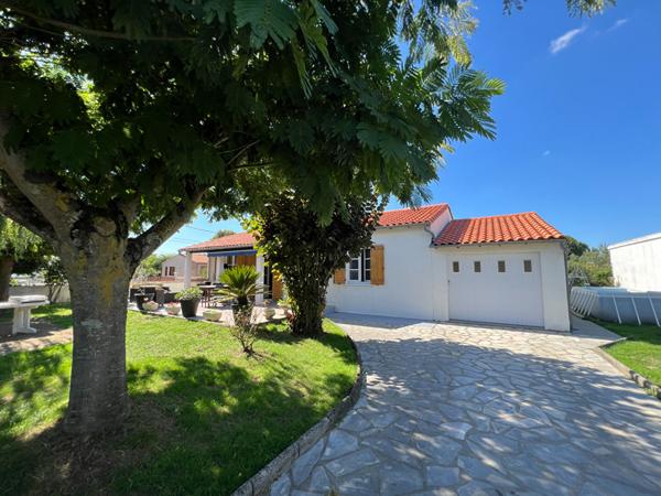 MAISON PLAIN PIED PROCHE MER AVEC GRAND TERRAIN