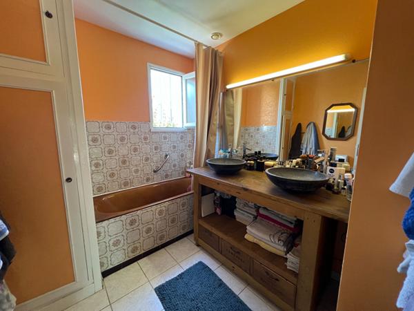 MAISON PLAIN PIED PROCHE MER AVEC GRAND TERRAIN