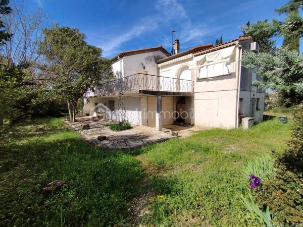 David O6O3553368 BSK Immobilier vous propose cette grande maison familiale située sur les hauteurs de Gignac offre de nombreux avantages. Elle bénéficie d'un accès direct à l'autoroute A75, ce qui permet de rejoindre Montpellier en seulement 20 minutes et Béziers en 35 minutes. De plus, la ville de Gignac dispose de toutes les commodités nécessaires, telles que des écoles, un collège et un lycée.

La configuration actuelle de la maison comprend au rez-de-chaussée une chambre, une pièce de vie, une salle de bain/wc ainsi que diverses pièces telles qu'un garage et des ateliers. À l'étage, vous trouverez une cuisine donnant sur une grande terrasse, une salle à manger, un salon, 4 chambres dont une avec salle d'eau, une salle de bain et un wc indépendant.

Cette disposition offre un espace de vie fonctionnel et adapté aux besoins d'une famille. De plus, les multiples accès de la maison permettent une certaine flexibilité pour accueillir une ou plusieurs familles.
Le grand terrain peut accueillir une piscine mais il est situé dans un environnement privilégié et inspire à la tranquillité et peut être le départ à des randonnées car située à l'orée de la nature.
Pour plus de renseignements ,contacter David au O6O3553368 .