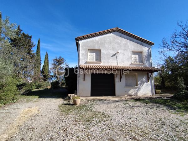 David O6O3553368 BSK Immobilier vous propose cette grande maison familiale située sur les hauteurs de Gignac offre de nombreux avantages. Elle bénéficie d'un accès direct à l'autoroute A75, ce qui permet de rejoindre Montpellier en seulement 20 minutes et Béziers en 35 minutes. De plus, la ville de Gignac dispose de toutes les commodités nécessaires, telles que des écoles, un collège et un lycée.

La configuration actuelle de la maison comprend au rez-de-chaussée une chambre, une pièce de vie, une salle de bain/wc ainsi que diverses pièces telles qu'un garage et des ateliers. À l'étage, vous trouverez une cuisine donnant sur une grande terrasse, une salle à manger, un salon, 4 chambres dont une avec salle d'eau, une salle de bain et un wc indépendant.

Cette disposition offre un espace de vie fonctionnel et adapté aux besoins d'une famille. De plus, les multiples accès de la maison permettent une certaine flexibilité pour accueillir une ou plusieurs familles.
Le grand terrain peut accueillir une piscine mais il est situé dans un environnement privilégié et inspire à la tranquillité et peut être le départ à des randonnées car située à l'orée de la nature.
Pour plus de renseignements ,contacter David au O6O3553368 .