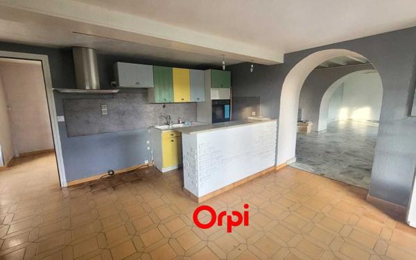 Maison à vendre    8 pièces •  La Côte-Saint-André