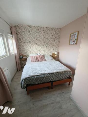 Maison avec jardin et garages