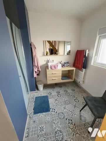 Maison avec jardin et garages