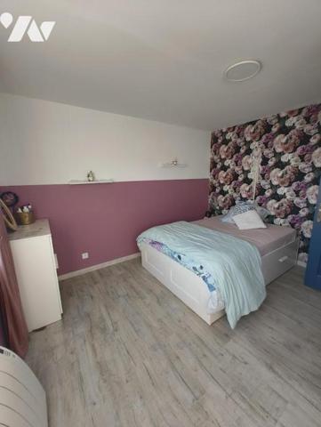 Maison avec jardin et garages