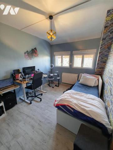 Maison avec jardin et garages