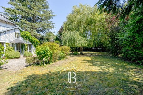 Garches, Maison 4 Chambres -  237 m² à vendre