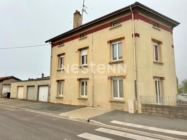 SPECIAL INVESTISSEUR !Immeuble de rapport comprenant 2 appartements et 3 Garages.