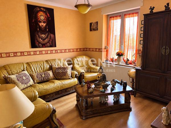 SPECIAL INVESTISSEUR !Immeuble de rapport comprenant 2 appartements et 3 Garages.