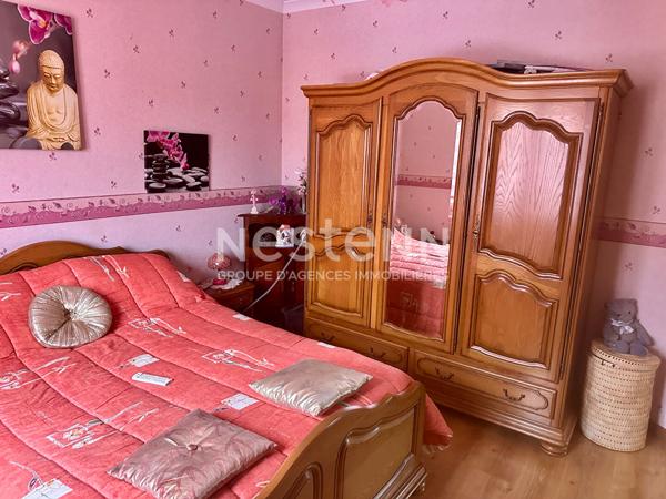 SPECIAL INVESTISSEUR !Immeuble de rapport comprenant 2 appartements et 3 Garages.