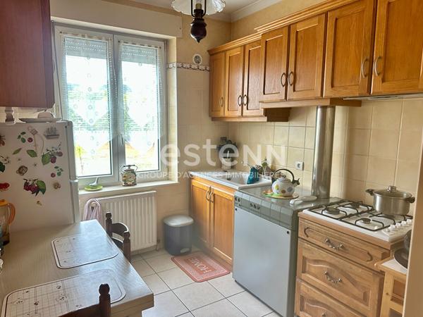 SPECIAL INVESTISSEUR !Immeuble de rapport comprenant 2 appartements et 3 Garages.