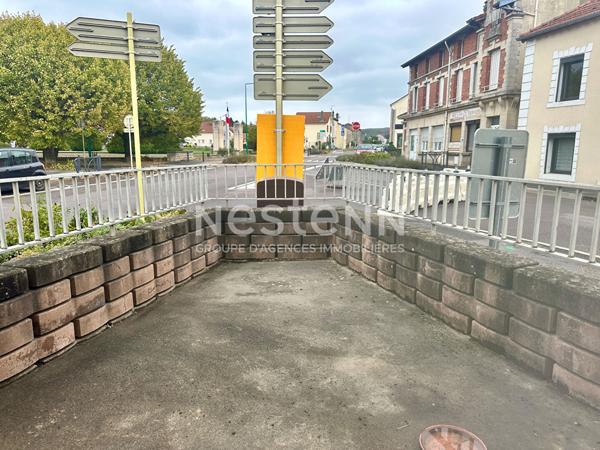 SPECIAL INVESTISSEUR !Immeuble de rapport comprenant 2 appartements et 3 Garages.