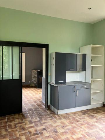 Un domaine de pierre de 160 m² env. à rénover sur 15950 m² de forets préservées, Un havre rare entre ciel et pins !