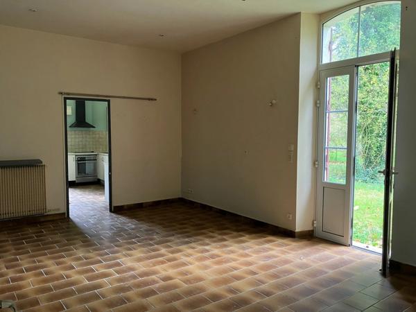 Un domaine de pierre de 160 m² env. à rénover sur 15950 m² de forets préservées, Un havre rare entre ciel et pins !