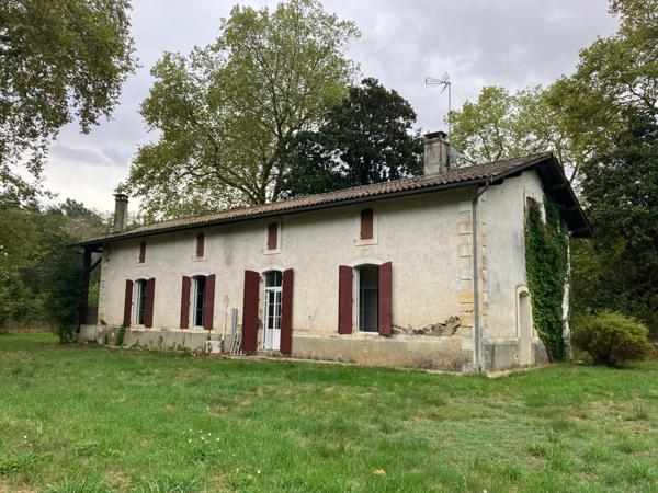 Un domaine de pierre de 160 m² env. à rénover sur 15950 m² de forets préservées, Un havre rare entre ciel et pins !