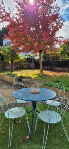 Maison familiale en impasse située en lisière pentagone avec 5 chambres, 2 points d'eau, garage et terrain.