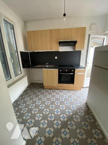 CHARTRES, Secteur Drouaise,
Nous vous proposons cette Maison de plain-pied avec jardin composé...