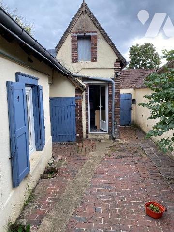 CHARTRES, Secteur Drouaise,
Nous vous proposons cette Maison de plain-pied avec jardin composé...
