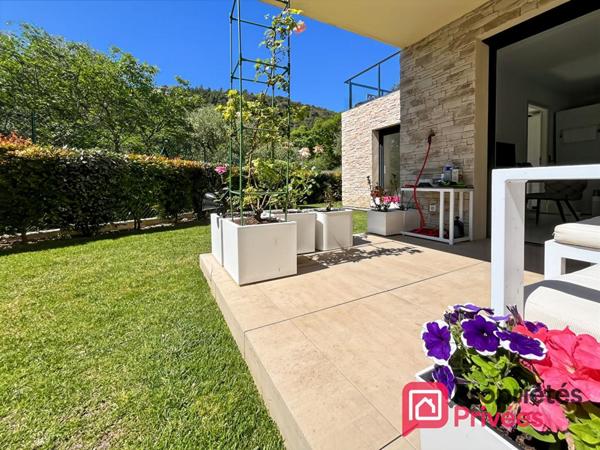ÈZE VILLAGE : T4 avec jardin privatif, aperçu mer et garage